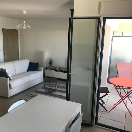 Neuf Et Haut De Gamme Au Coeur Du Pouliguen Boutiques Port Et Plage A Pied